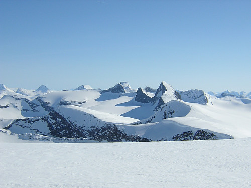 Oppe på ryggen med fantastisk utsikt over Smørstabbtindane og Vest-Jotunheimen