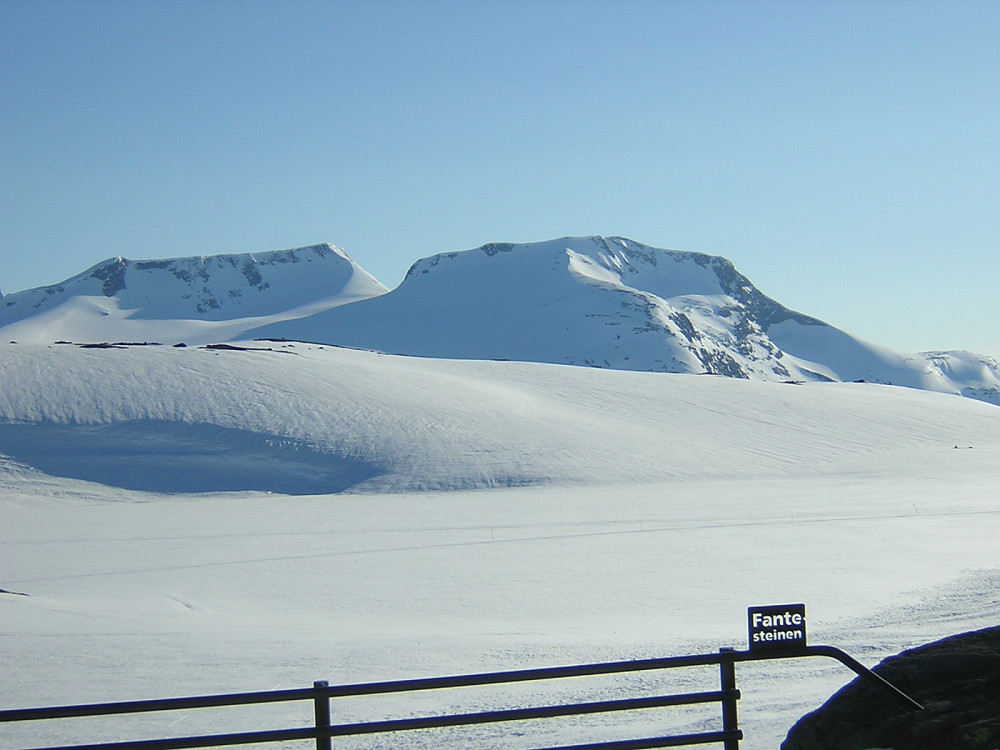 Mot Fanaråken og Steindalsnose fra Sognefjellsvegen