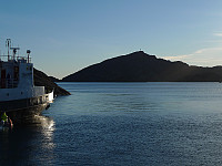Håfjellet på Ytre Sula sett fra fergestedet på Daløy på Råøyna