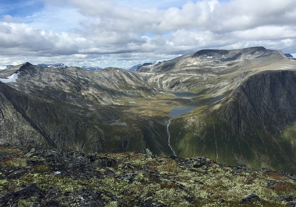 Fin utsikt fra Fremre Grynningshøa og inn i Klingråket.
