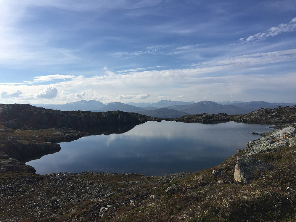 Når 18.september er årets varmeste dag på Resfjellet, da er det fint å bade med utsikt mot Snota og Trollheimen!