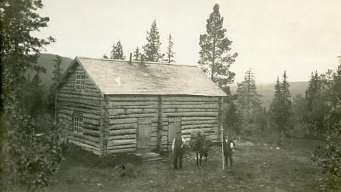 En bygning oppsatt i forbindelse med Malså Gruver i 1915