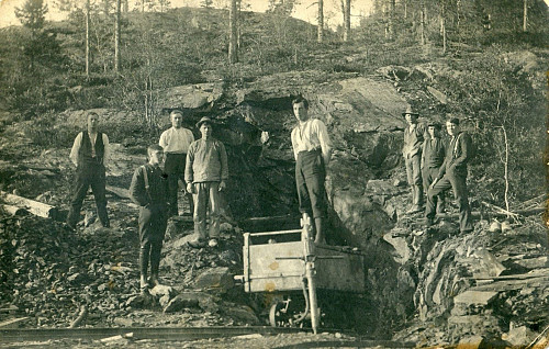 Fra driften i Åkervolden Gruver Malsådalen ca år 1917. Undersøkelsestoll inn til synken i Rørosgruva