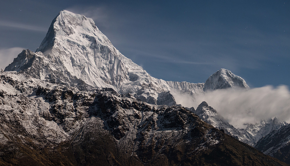 Annapurna Dakshin (7219m) og Hiunchuli (6441m)