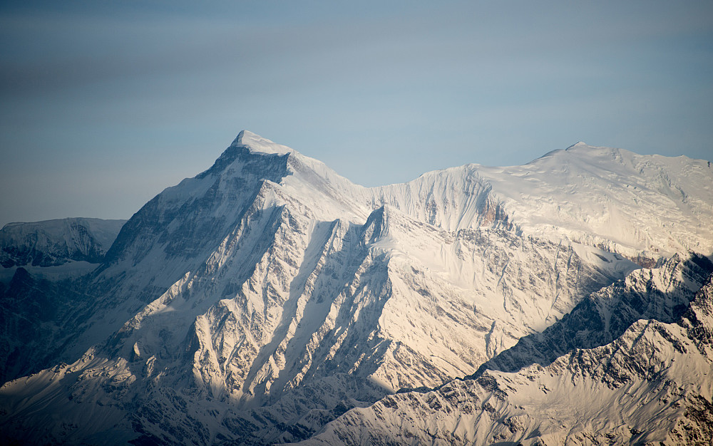 Gurja Himal (7193m) med Dhaulagiri VI (7268m) til høyre