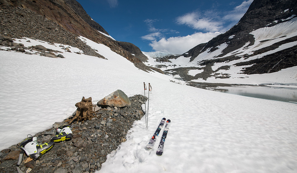 Kunne ta på skiene på 1060m, det betydde nesten 900 høydemeter sommernedkjøring!