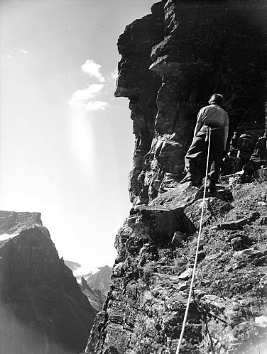 Klatring på Innerdalstårnet i 1920