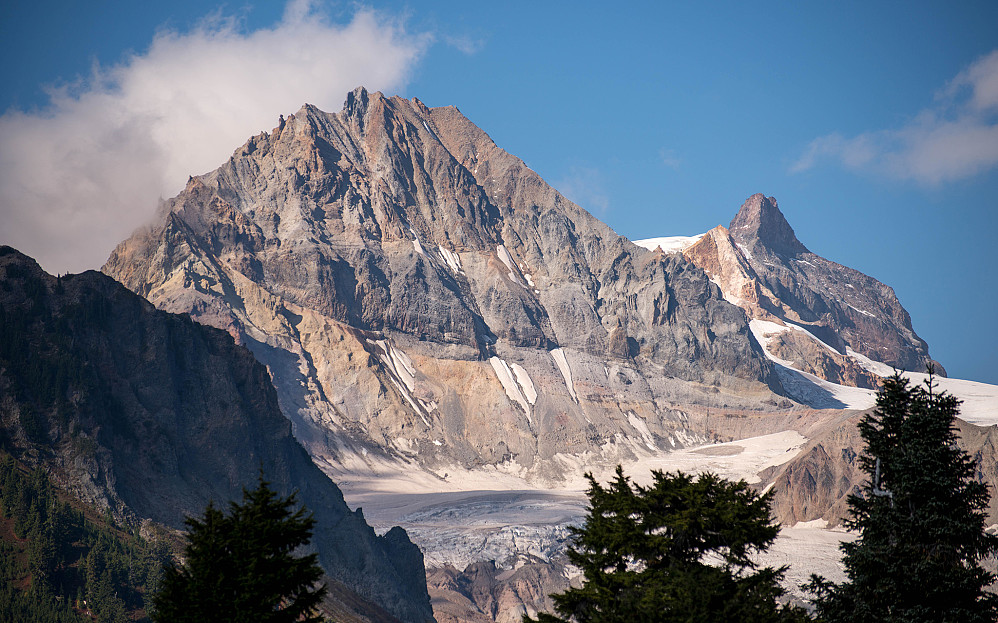 Atwell Peak og Mount Garibaldi (2675m)