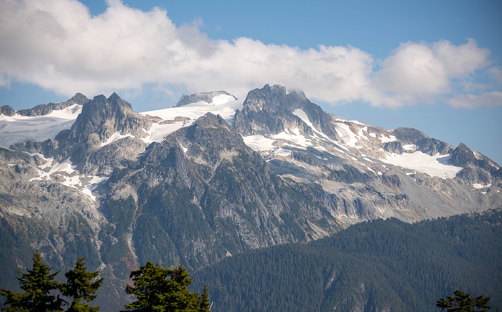 Mamquam Mountains, dette er også fjell langs kanten til det sørlige vulkankrateret i Garibaldi Park