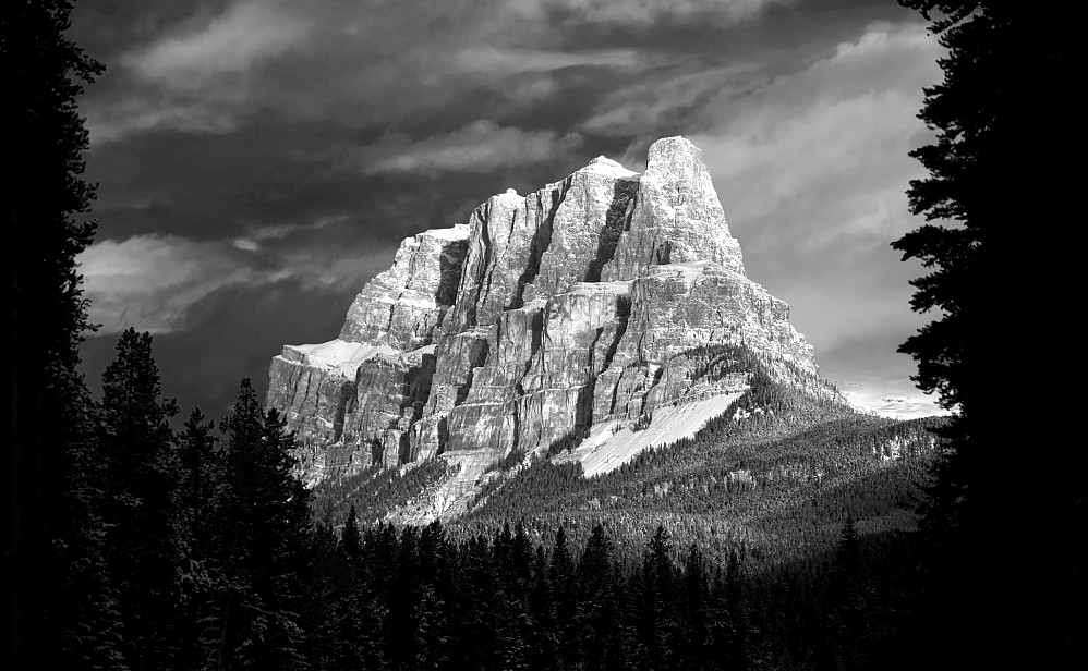 Castle Mountain (2766m) sett fra Base Camp