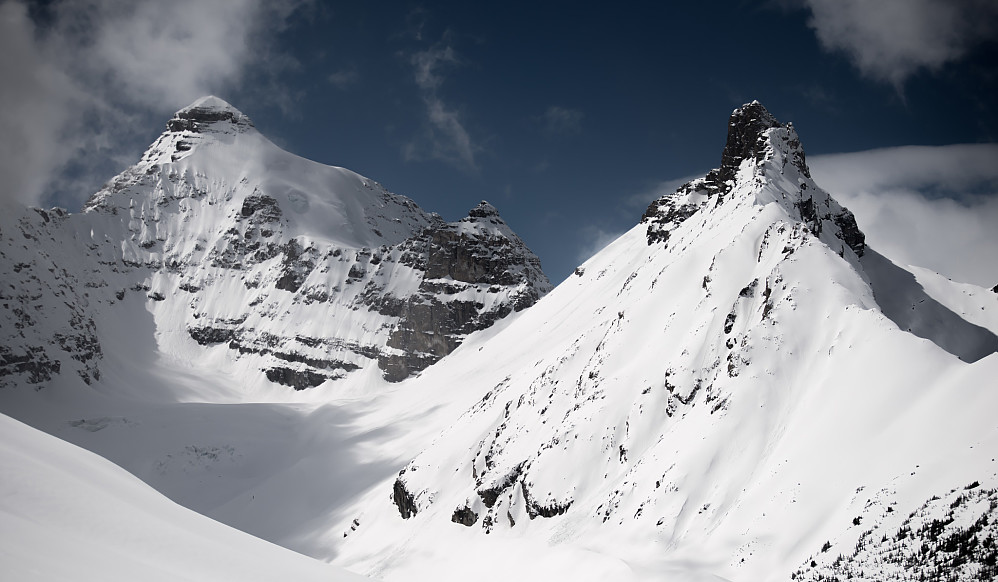 Mount Hilda (t.h.) og Mount Athabasca (t.v.)