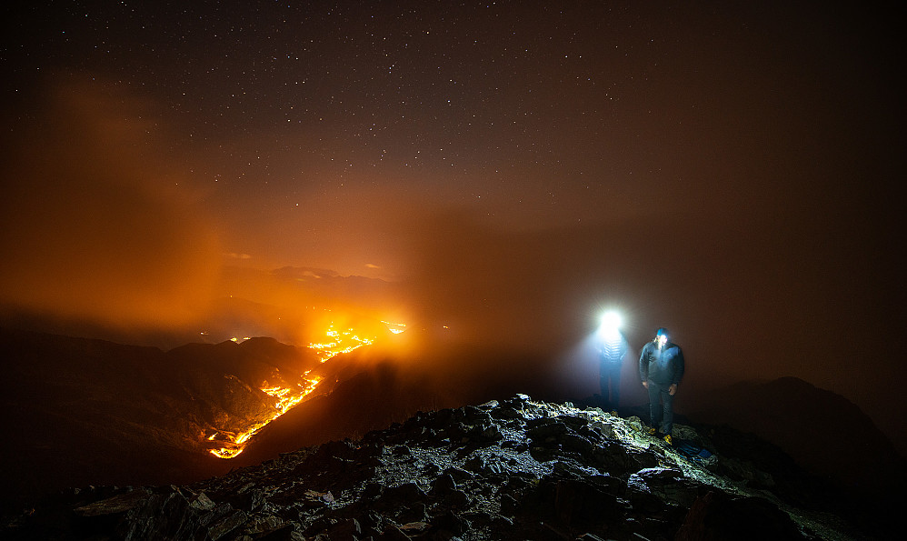 Selfie med lysene fra Andorra nede i dalen