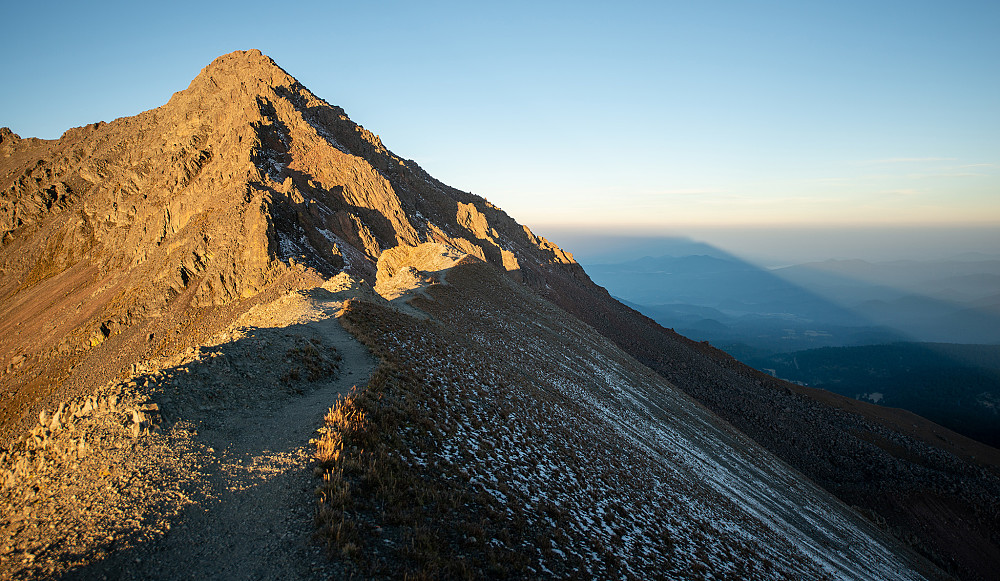 Mot Pico del Aguila (Eagle's Peak) på 4640m