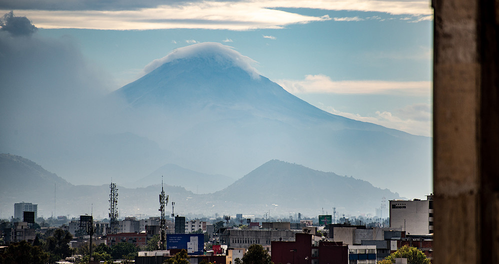 Popo (Popocatepetl) sett fra Mexico City