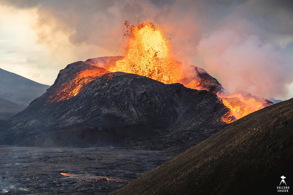 Vulkanutbruddet fotografert i starten av juni