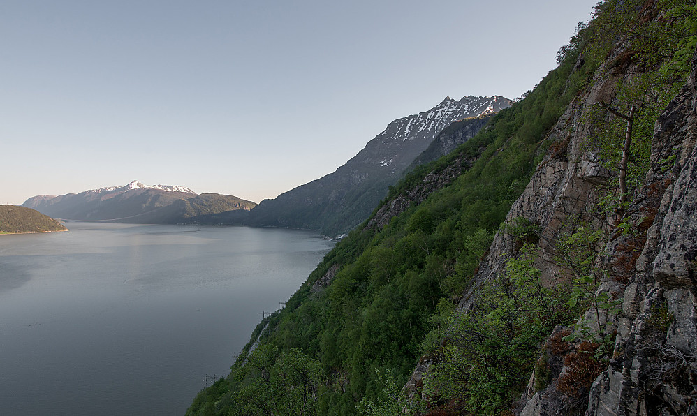 Utsikt mot Sunndalsfjorden og Fulånebba