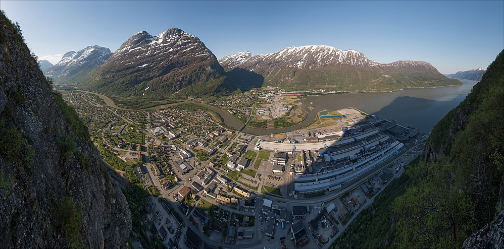 Utsikt over Sunndalsøra fra Flaggnuten