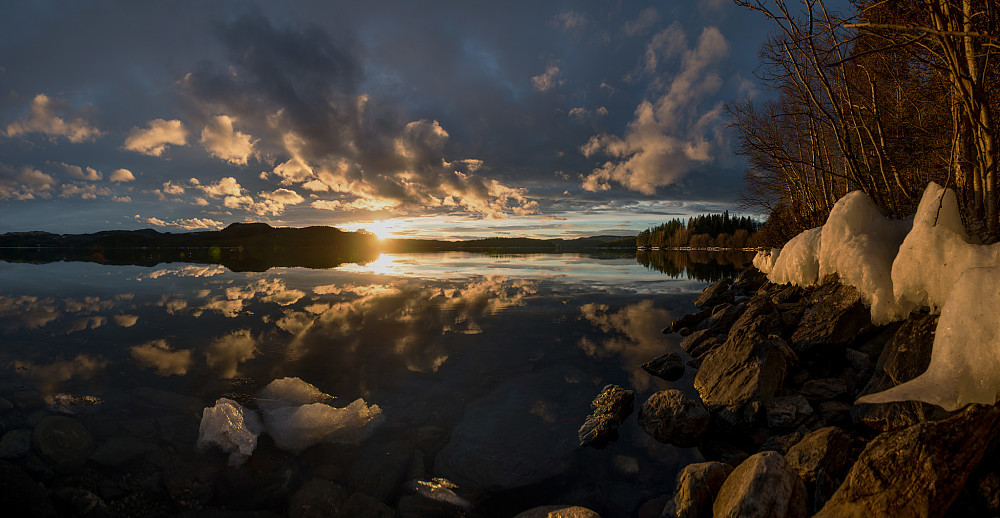 Fikk med en nært perfekt solnedgang ved Jonsvatnet