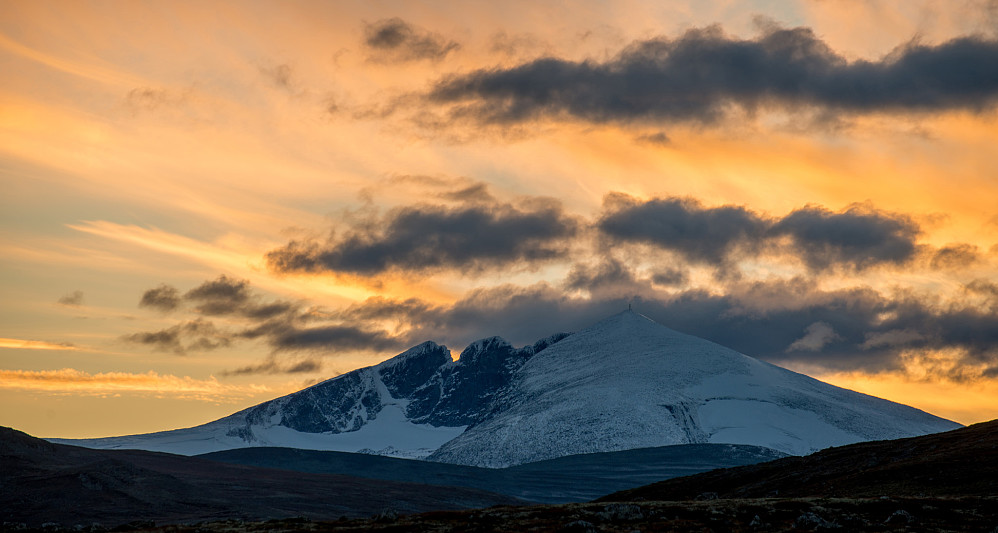 Solnedgang over Snøhetta