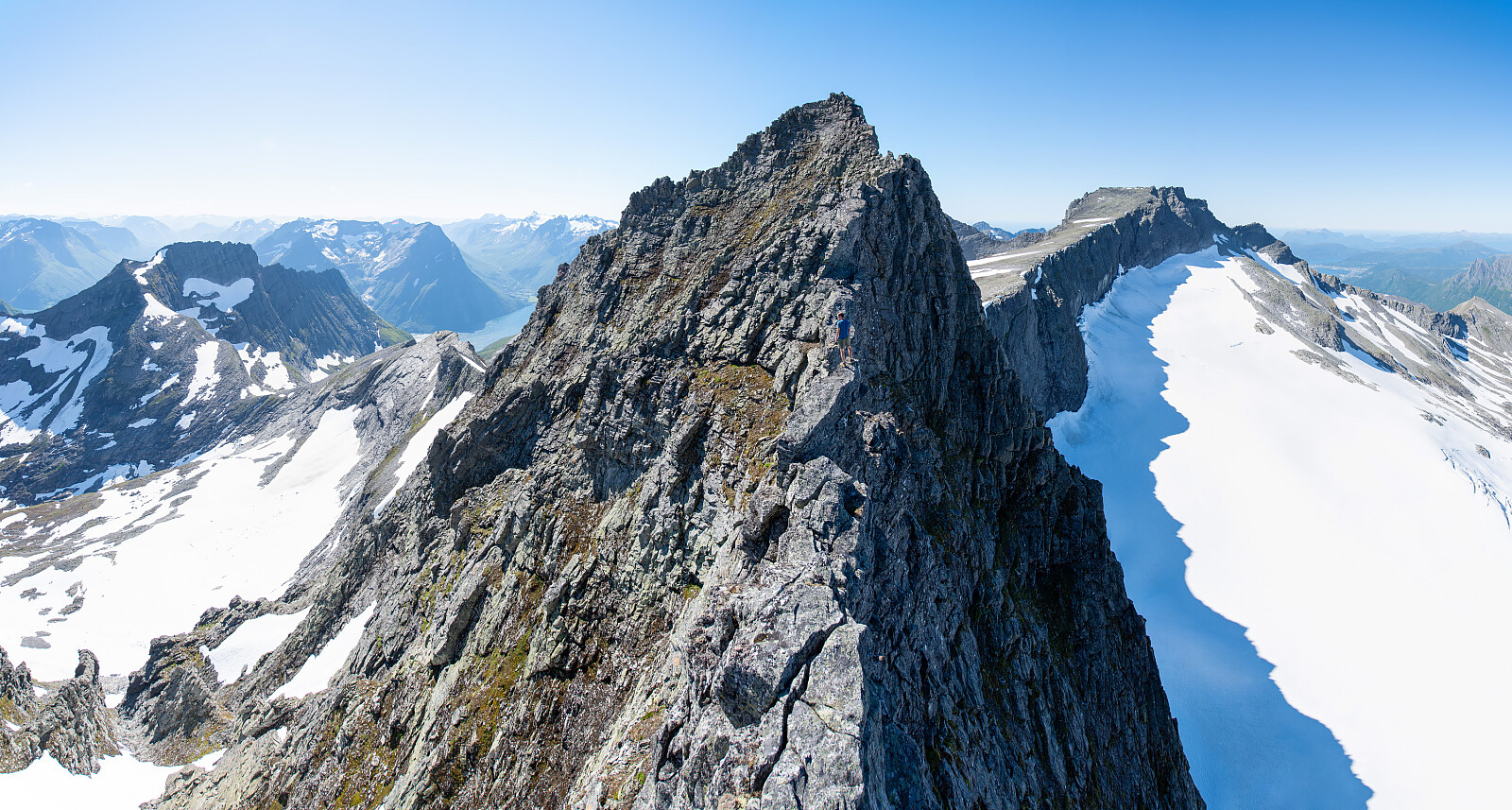 Råna (1587 m) • Peakbook