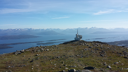 Antenna på Søre Tusten, og utsikt sør-vestover