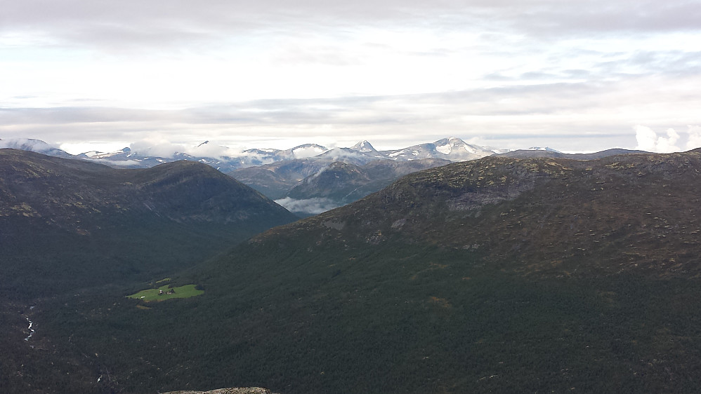 Mot bl a Møre og Romsdals høyeste fjell, Pytteggen