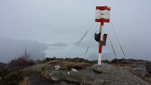 Tett snøvær på Leirvågfjellet