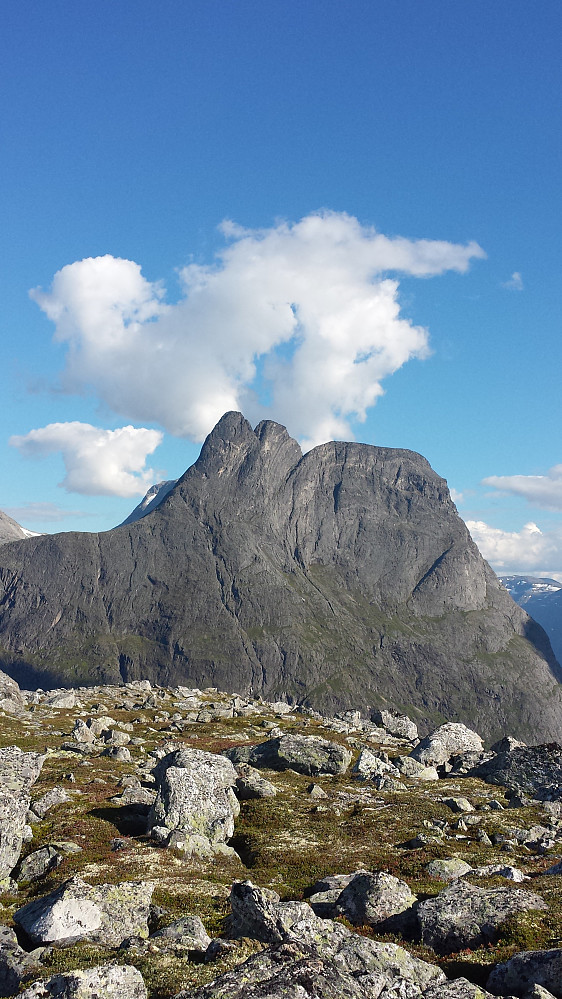 Nede på Norafjellet igjen - Romsdalshorn
