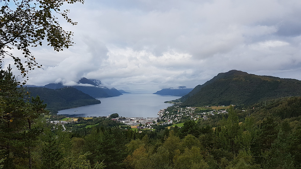 På Ytstenakken (Bårdsnakken) - utsikt mot Sjøholt