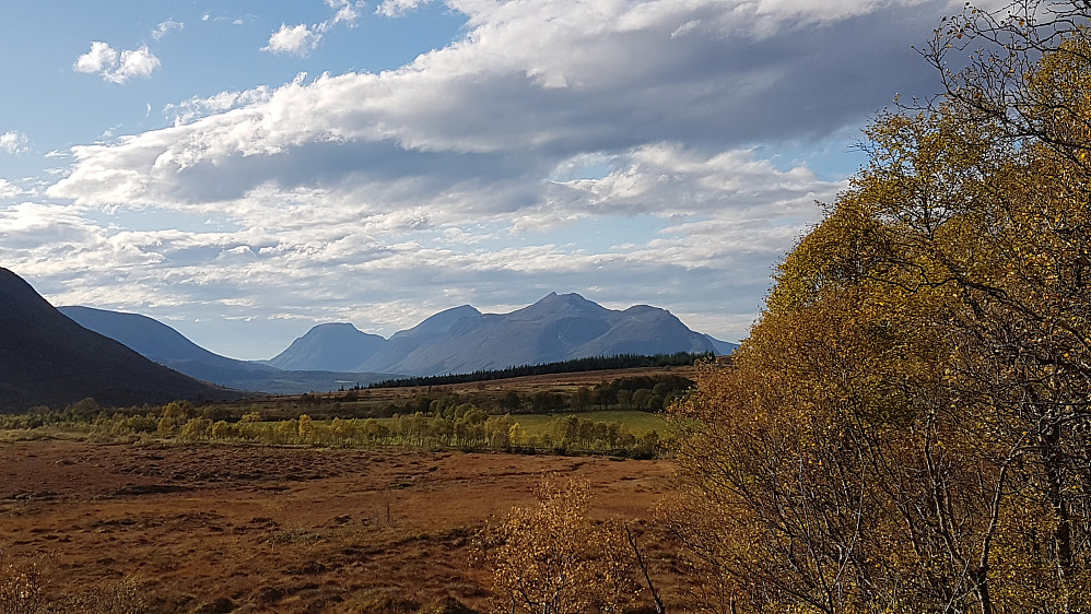 Nesten ved bilen igjen - mot Sandnestindene