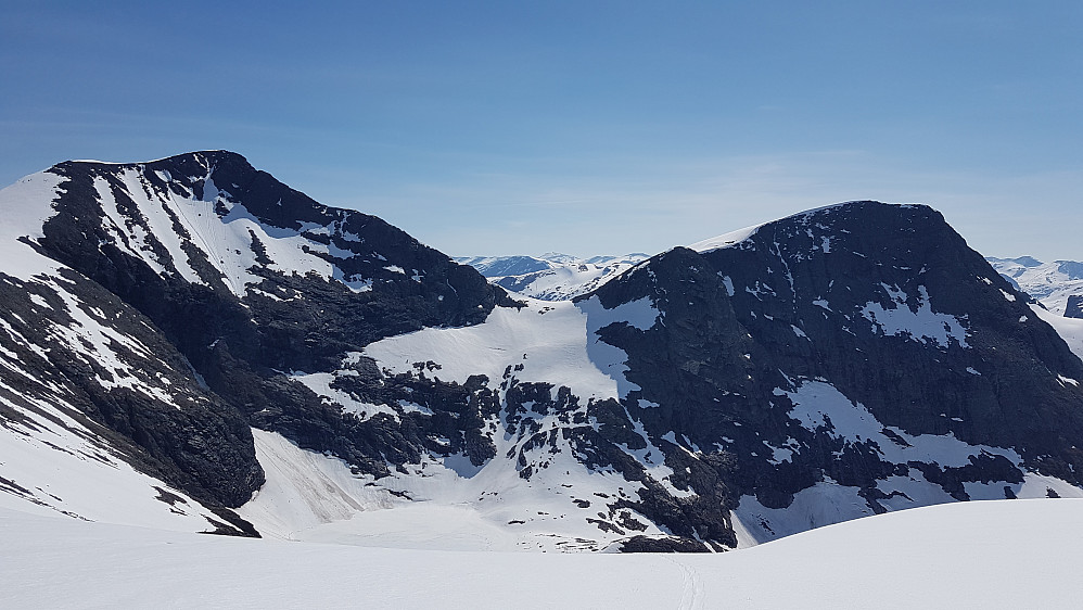 Alnestind og Austre Småholtind