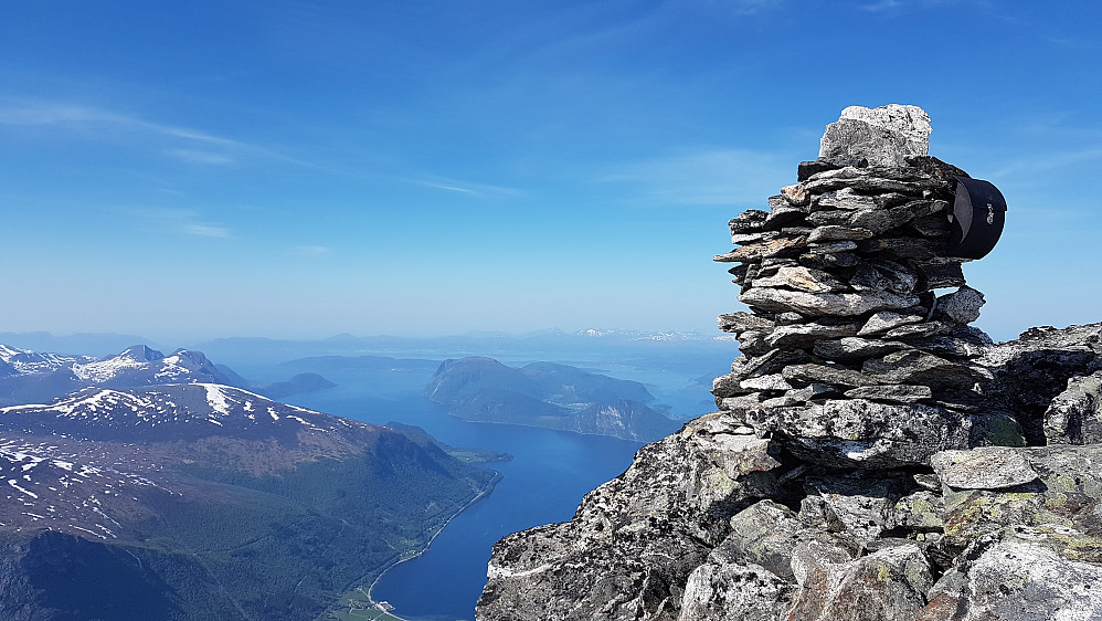 Oppe på Innfjordsfinnan