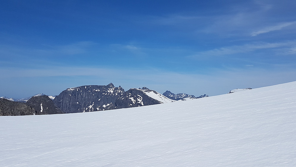 Mot Trolltindene og Vengetindene