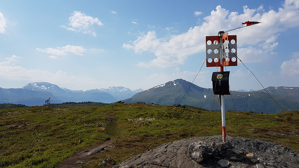 Mot Harstadfjellet og Mekknoken