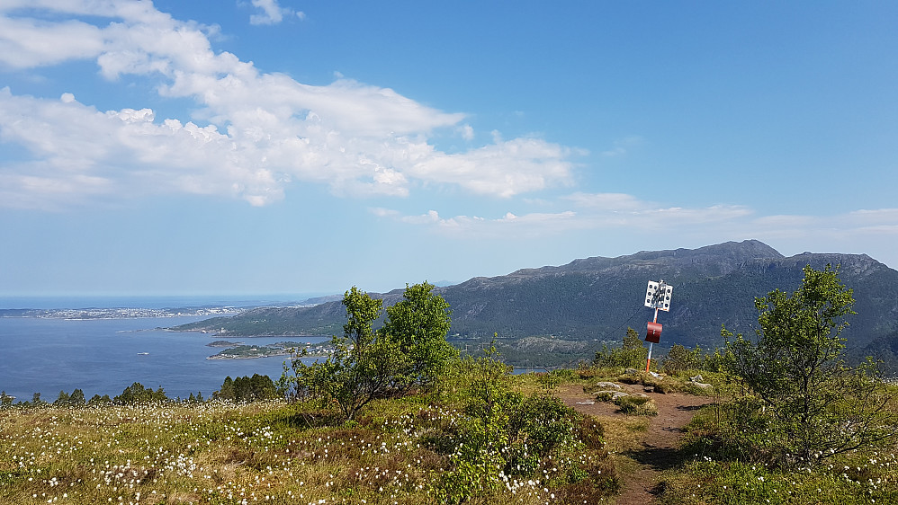 På Engviklia - mot Kristiansund og Freikollen og Lågfjellet