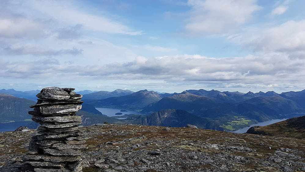 Mot flotte fjell mellom Langfjorden og Isfjorden