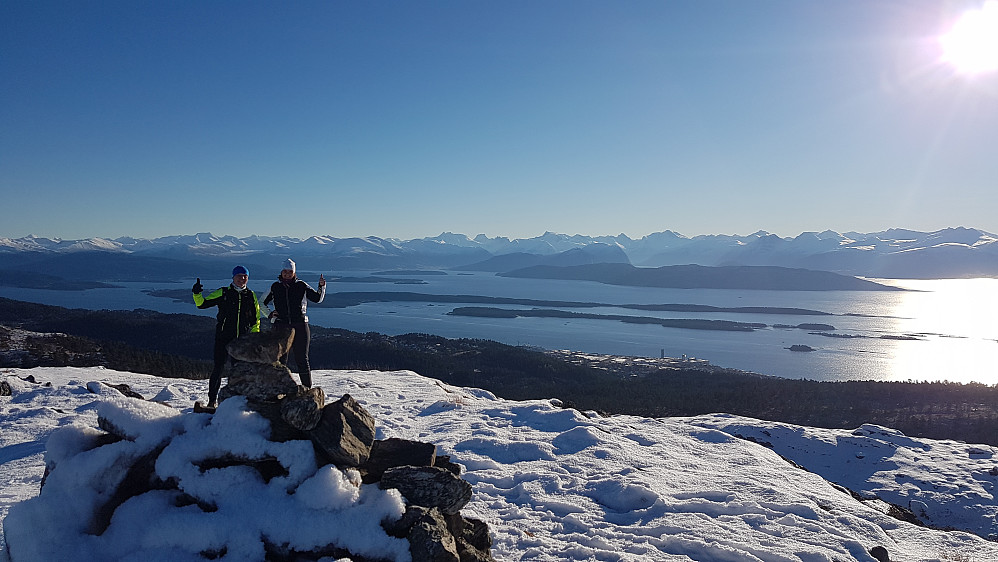 Peakbook-treff på Tågheia. Superspreke AEBirkeland dukket plutselig opp etter en lengre tur i Moldemarka :-)