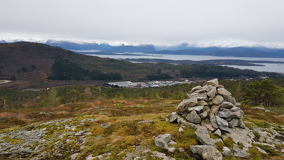 Til og med varde på Årøheia..