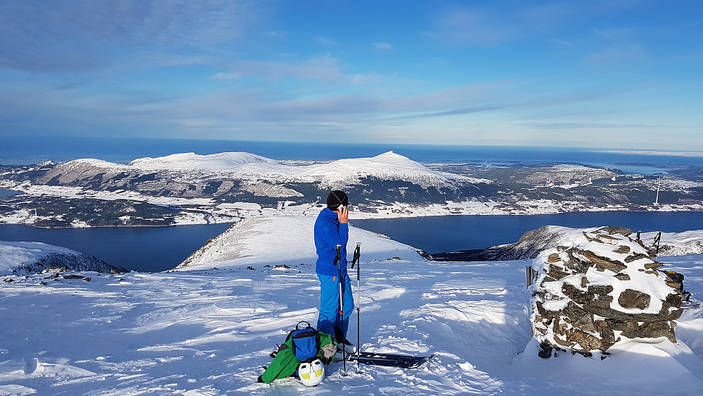 Jammen var ikke nabo Kjetil på toppen.. Mot Averøya 