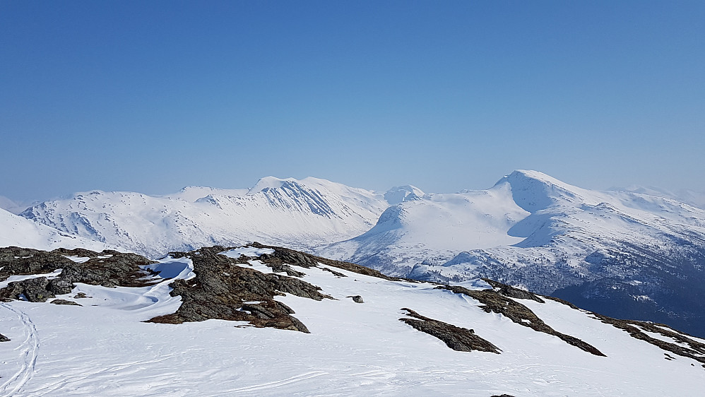 Mot fjellene mellom Stordal og Valldal