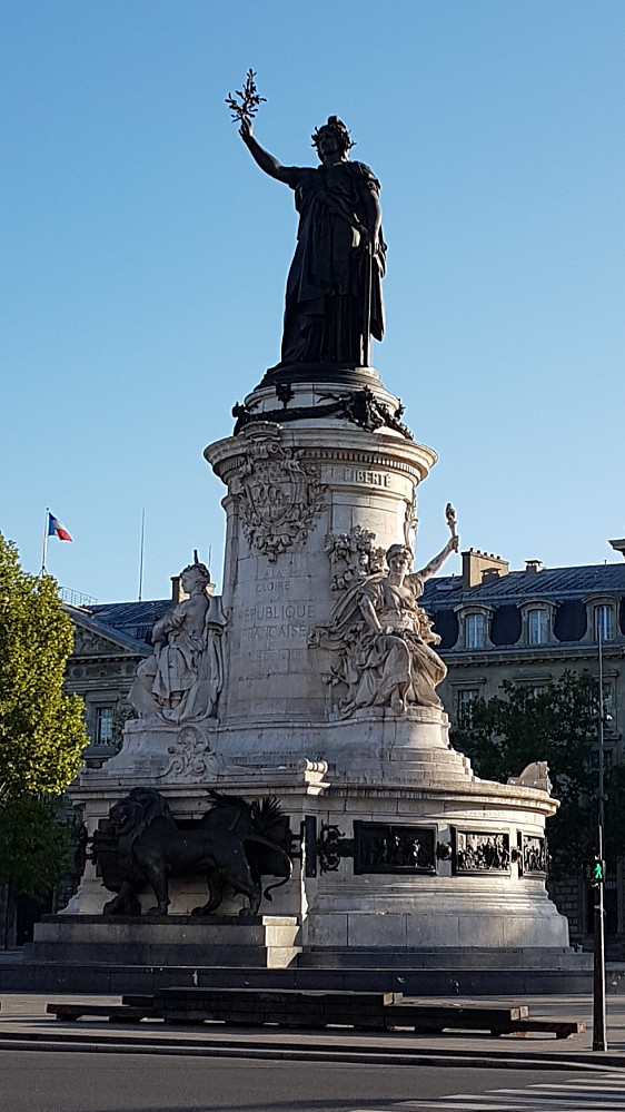 Mye å se på joggeturen :-) Her på Place de la Republique (Statue Marianne)