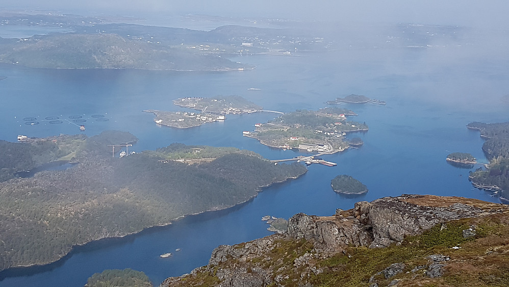 Ned mot Amundøya fra Lågfjellet