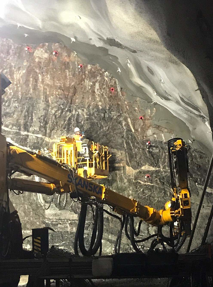 Inne i stuffen på en undersjøisk tunnel, for den som skulle være interessert i slikt (Austnes/Nordøyvegen)