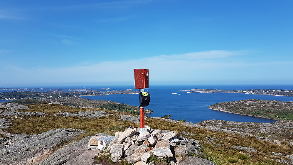 På høyeste punkt - mot Sveggsundet 