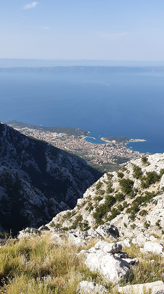 Oppe brattbakken helt fra hotellet i Makarska. Startet 0600, og fikk derfor ikke sol før her oppe (en fordel i varmen..)