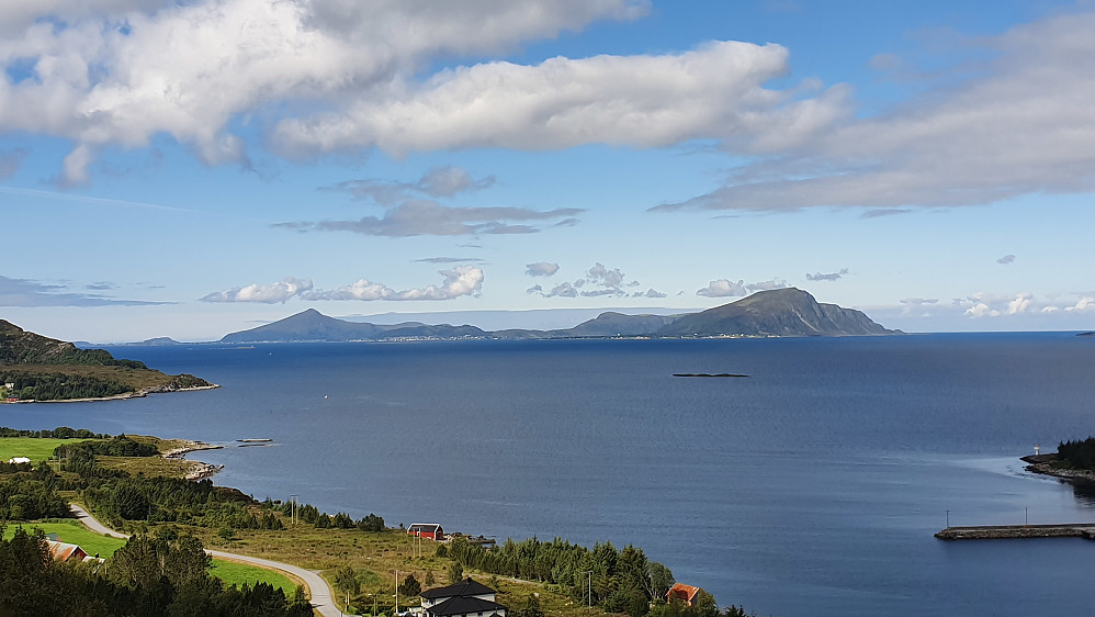 Lepsøya, Haramsøya og Skuløya i horisonten 