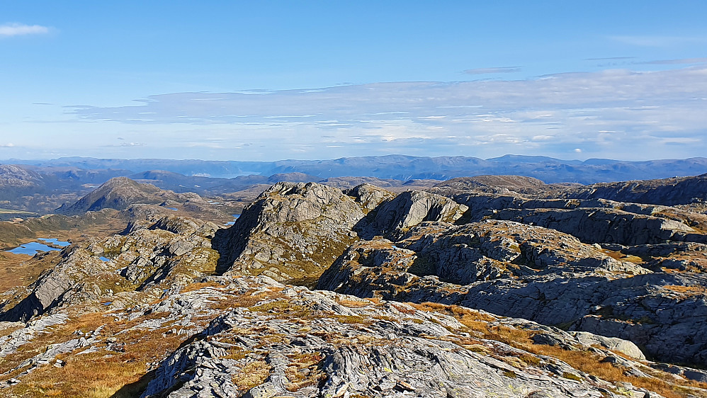 Tilbakeblikk mot Torsetkjølen øst fra Torsetkjølen. Artig landskap her oppe. Strekningen fra Torsetkjølen øst til Kvistdalsfjellet over Knypene var dagens fineste.