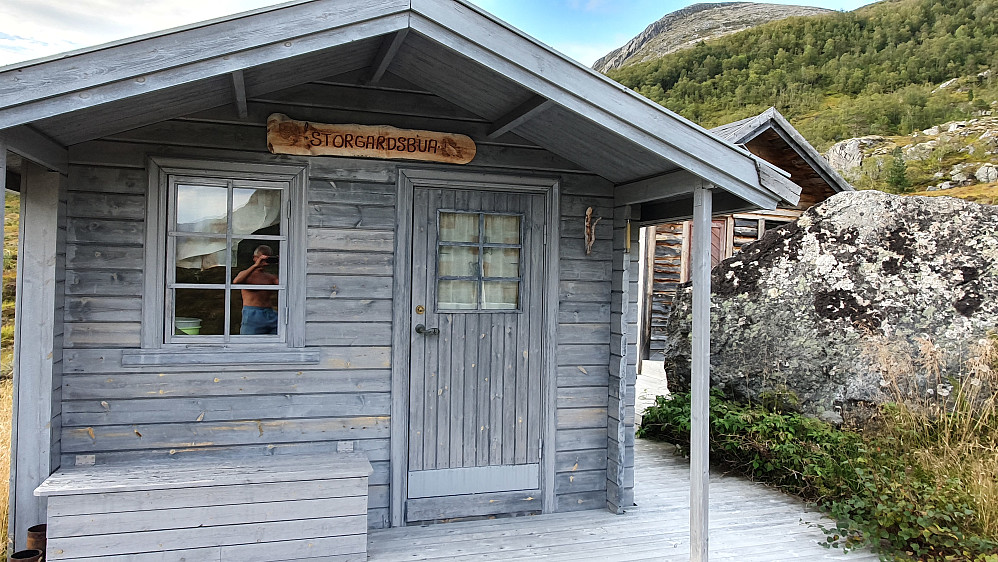 Fotografen snek seg også med på bildet av Storgardsbua :-) 