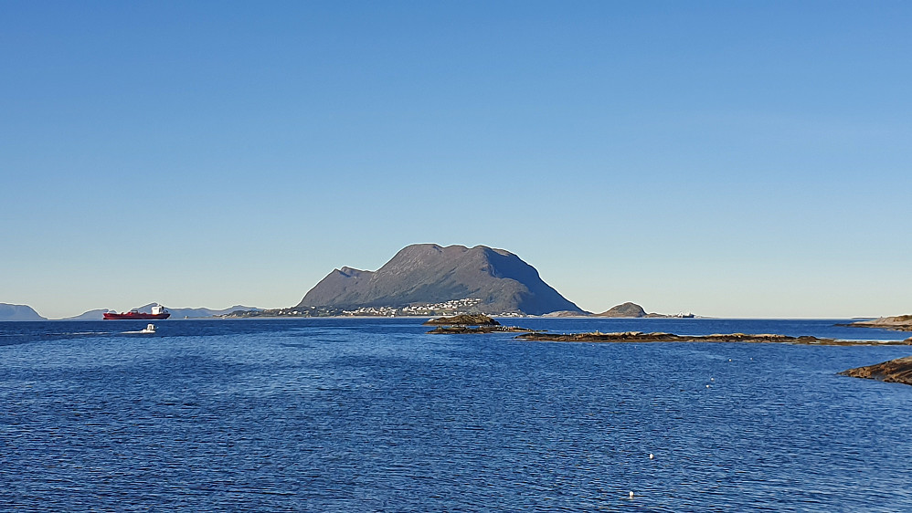 Godøya sett fra Kverve