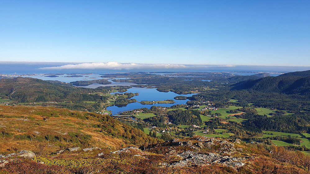 Utsikt fra Dyrsetlia ut Nekkstadfjorden og Sundsfjorden